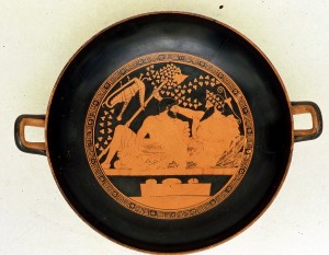 ερυθρόμορφη κύλικα. Διόνυσος και Ηρακλής στο τραπέζι.(αρ.ευρ. 27523). 5ος αι π.Χ.
